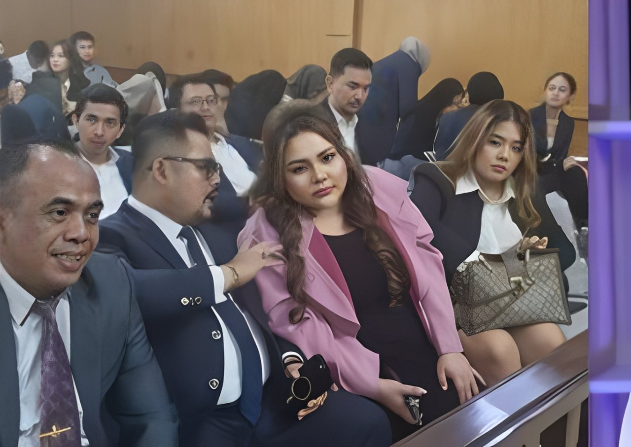 Lisa-Mariana bersama Kuasa Hukum