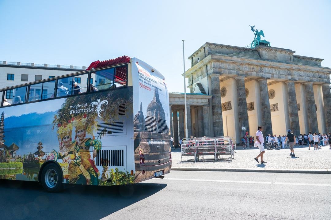 Kampanye pariwisata Indonesia hadir di jalanan Roma lewat bus terbuka berslogan Wonderful Indonesia.