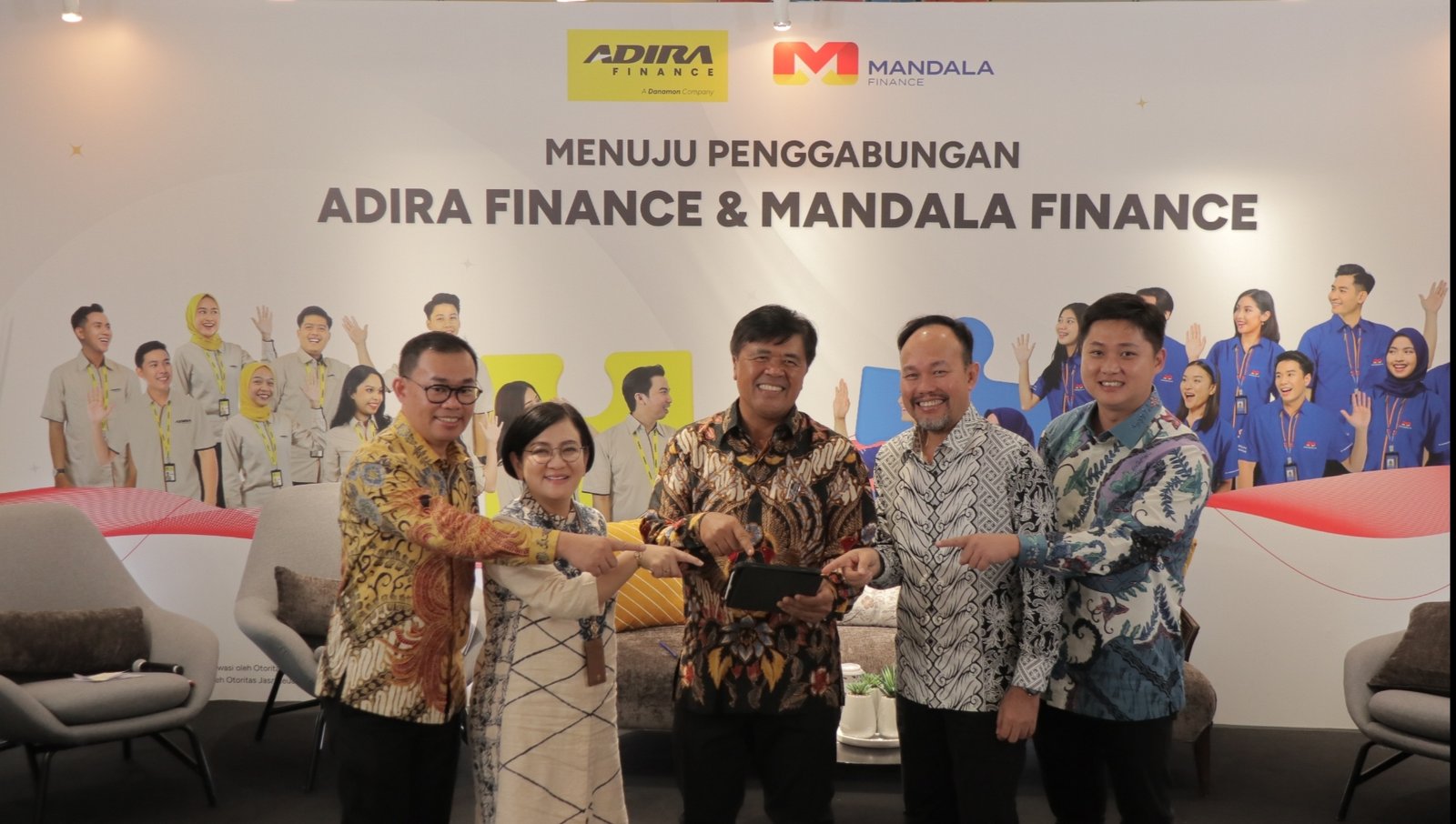 Para pemegang saham menyetujui merger ADMN dan MFIN.