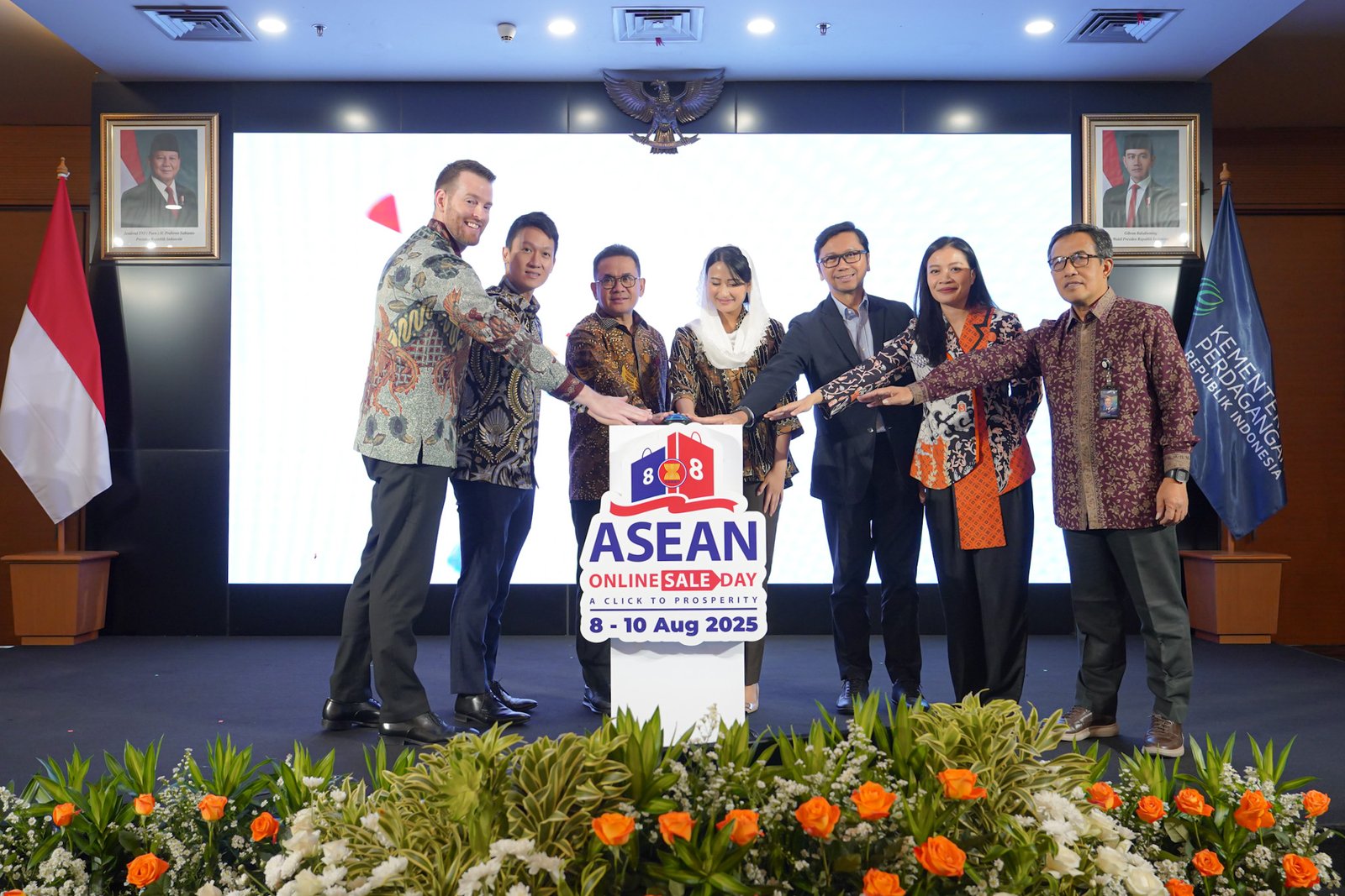 Menteri Perdagangan, Budi Santoso bersama Wakil Menteri Perdagangan, Dyah Roro Esti meluncurkan ASEAN Online Sale Day (AOSD) 2025 yang digelar di Jakarta, Kamis (7 Agt). AOSD tahun ini mengusung tema “A Click to Prosperity”.