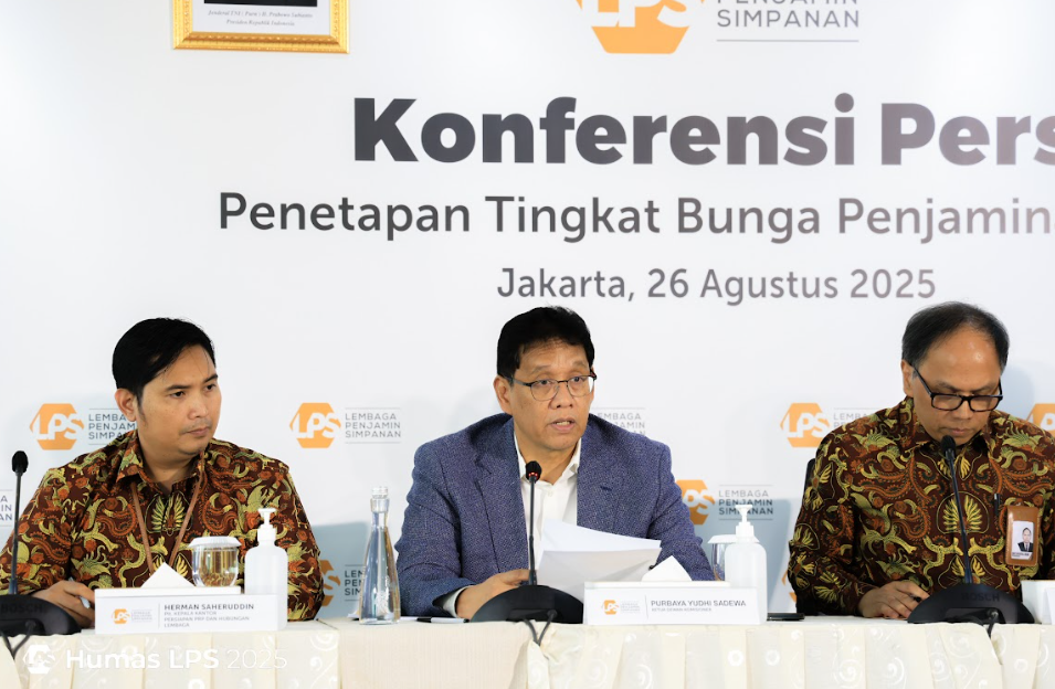 Ketua Dewan Komisioner LPS, Purbaya Yudhi Sadewa, saat konferensi pers penetapan Tingkat Bunga Penjaminan Agustus 2025 di Jakarta.