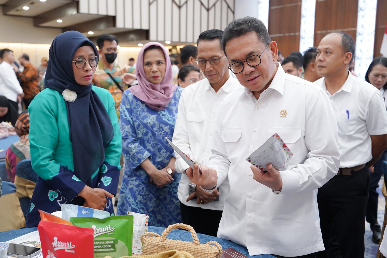 Mendag Busan berkesempatan untuk berdialog dengan pelaku UMKM. Kemendag siap membantu UMKM mencari pasar melalui perwakilan perdagangan yang ada di luar negeri. Kemendag juga mengajak UMKM untuk mengikuti Trade Expo Indonesia (TEI) yang akan dilaksanakan pada 15–19 Oktober 2025 di Indonesia Convention Exhibition (ICE) BSD City, Tangerang, Banten.