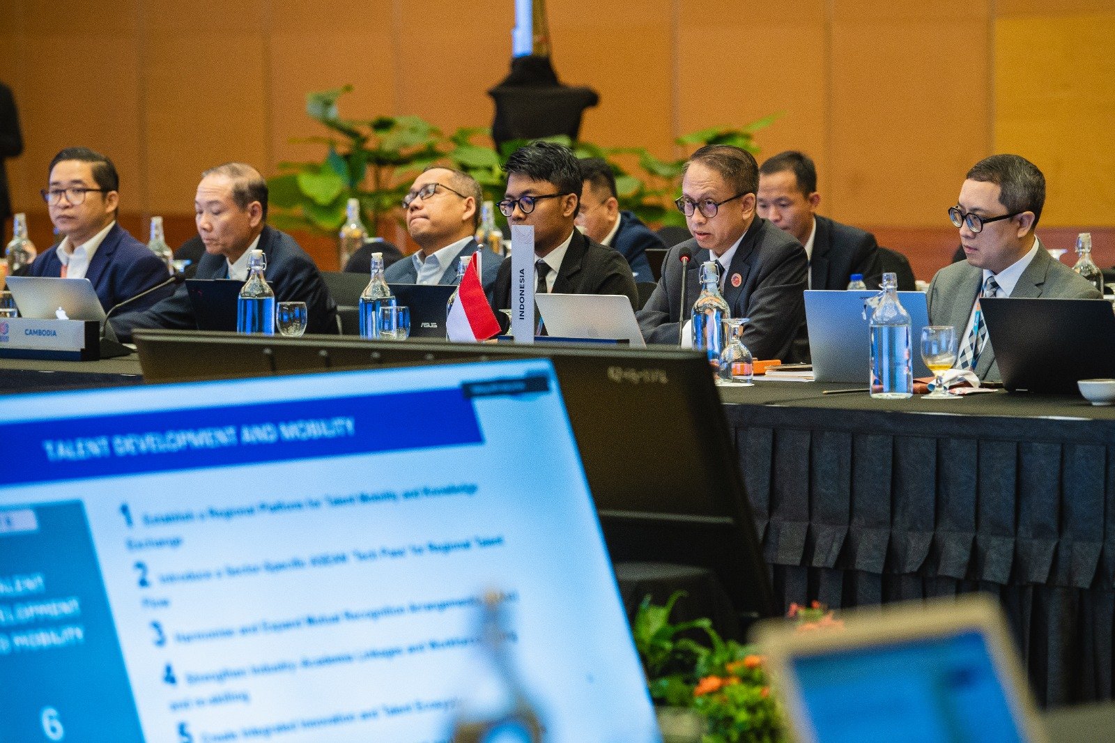 Delegasi Indonesia yang dipimpin Deputi Kemenko Perekonomian Edi Prio Pambudi menghadiri HLTF-EI ke-48 di Kuantan, Malaysia (5/8/2025).