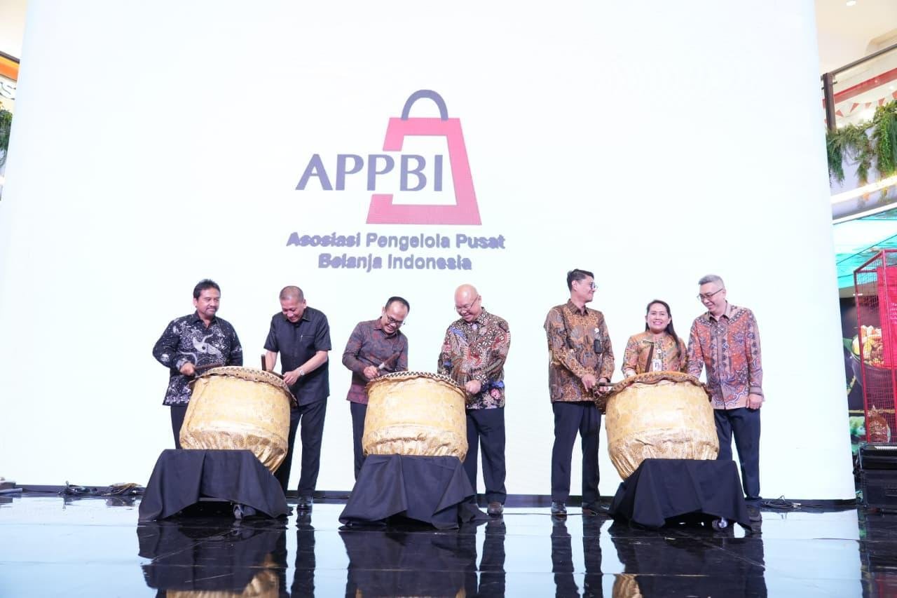 Sekretaris Kemenko Perekonomian Susiwijono Moegiarso meresmikan Indonesia Shopping Festival 2025 di Jakarta, Kamis (14/8).