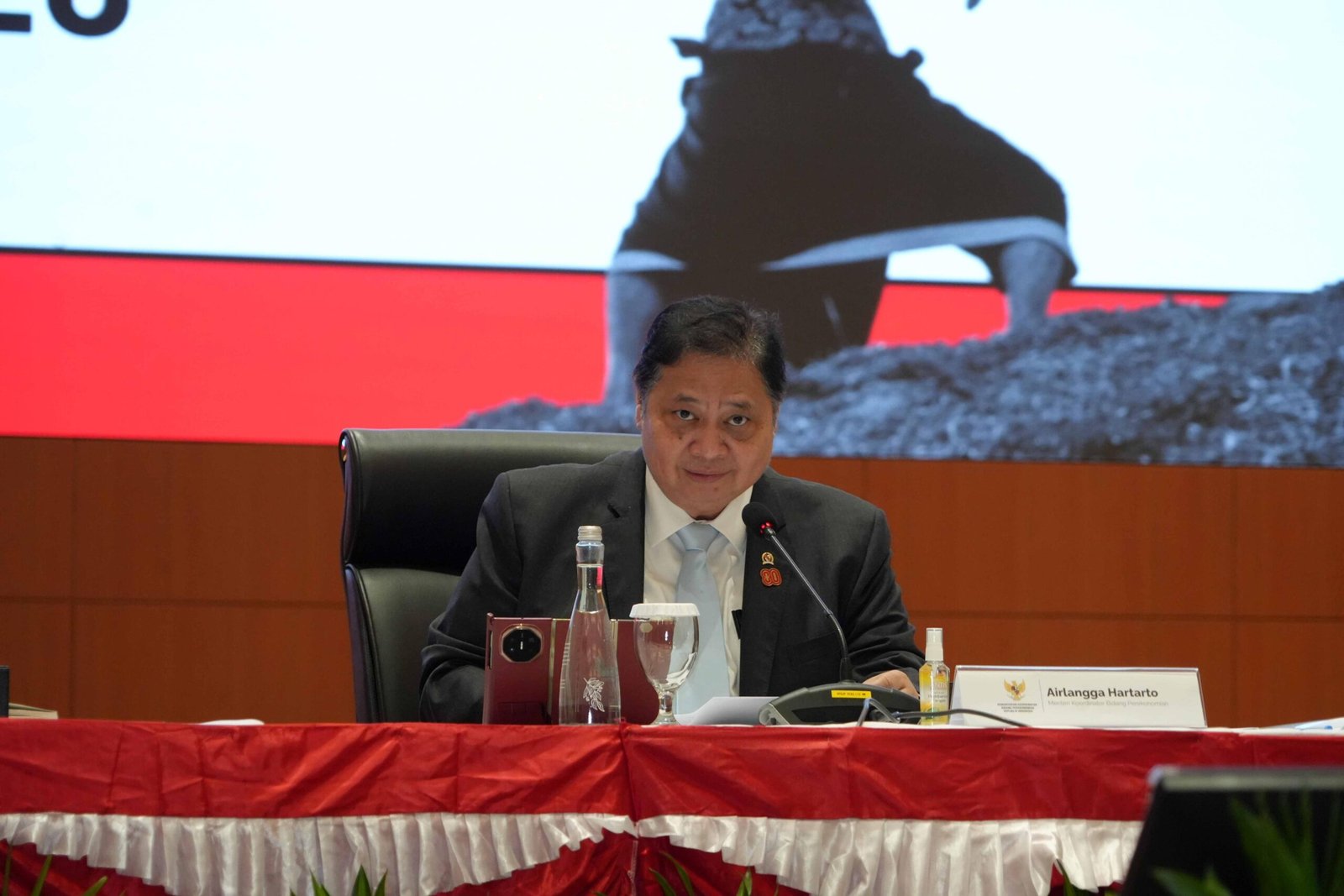 Menko Perekonomian Airlangga Hartarto menyampaikan Konferensi Pers RAPBN dan Nota Keuangan TA 2026 di Jakarta, Jumat (15/8).