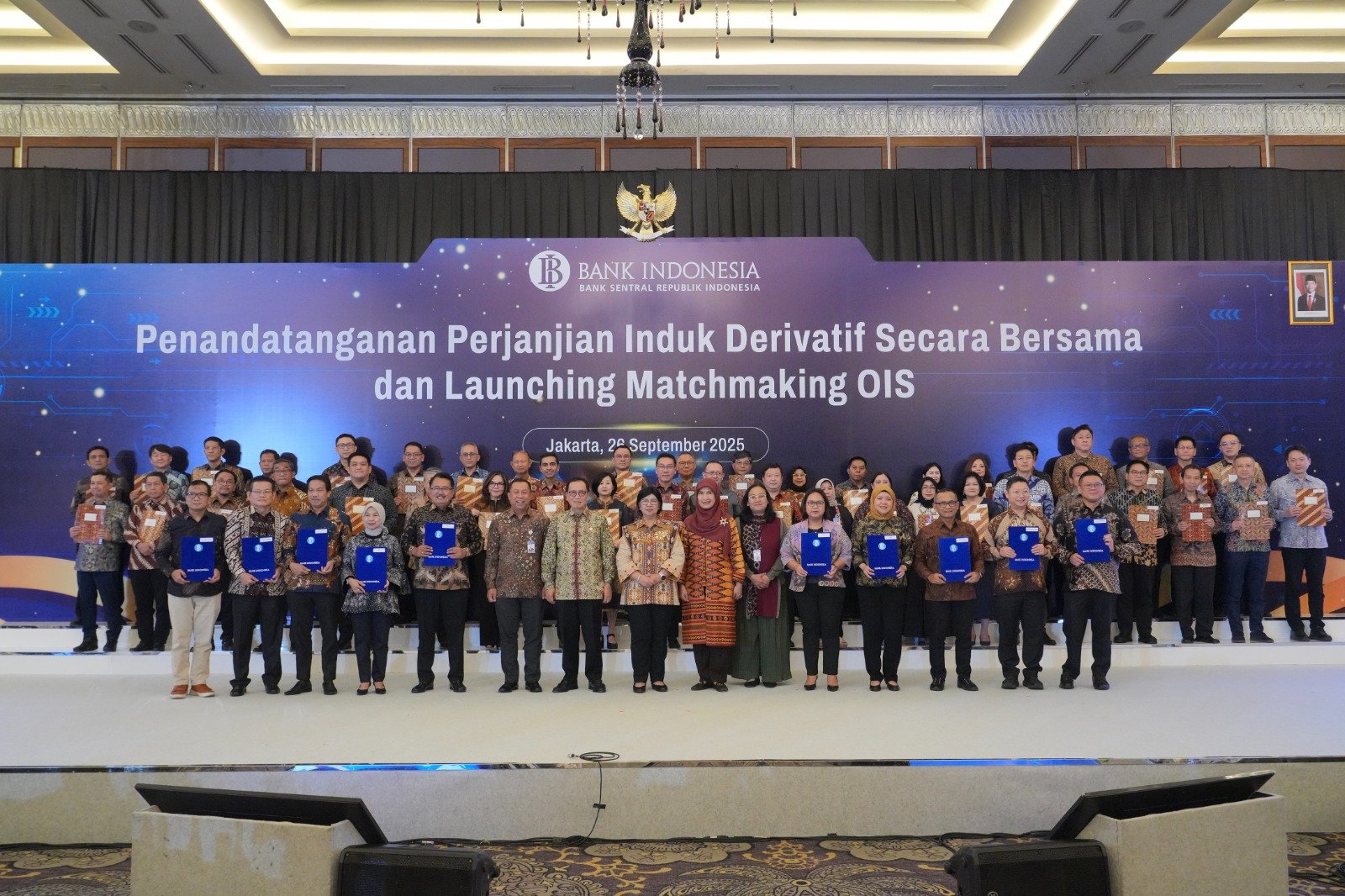 Perjanjian Induk Derivatif Antarbank dan peluncuran Matchmaking Overnight Index Swap (OIS) di Jakarta, Jumat (26/9).