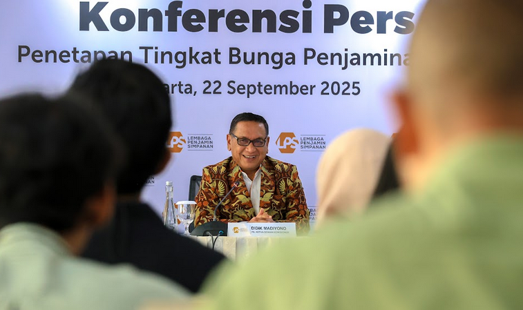 Plt. Ketua Dewan Komisioner LPS, Didik Madiyono, menyampaikan penurunan Tingkat Bunga Penjaminan (TBP) simpanan rupiah dan valas periode Oktober 2025–Januari 2026 dalam konferensi pers di Jakarta, Senin (22/09/2025).