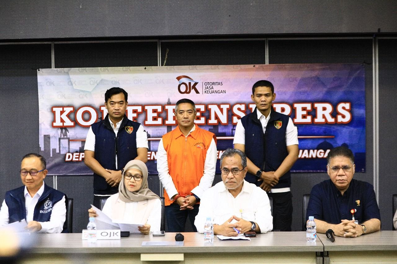 Konferensi pers penangkapan mantan Direktur PT Investree Radhika Jaya.