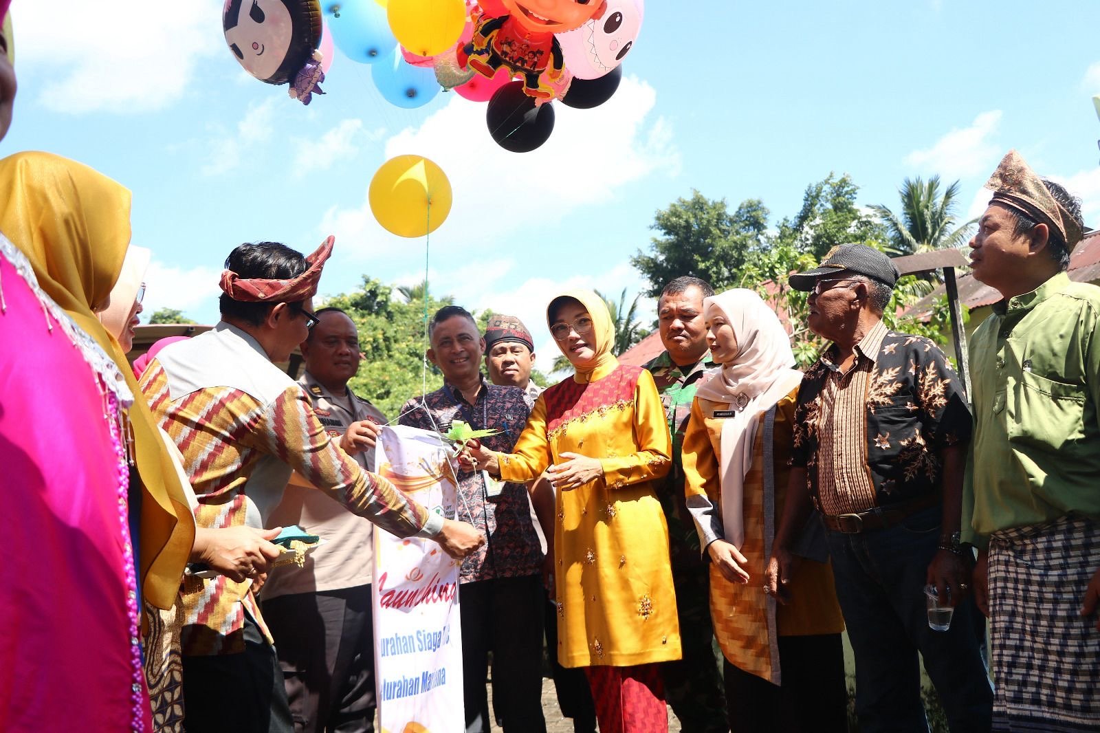 Lepas balon saat Launching Kelurahan Siaga TB RW 010, Gerakan Skrinning TB, dan Skrinning PTM di Kelurahan Mariana. Foto: Dok. Prokopim Pemkot Pontianak