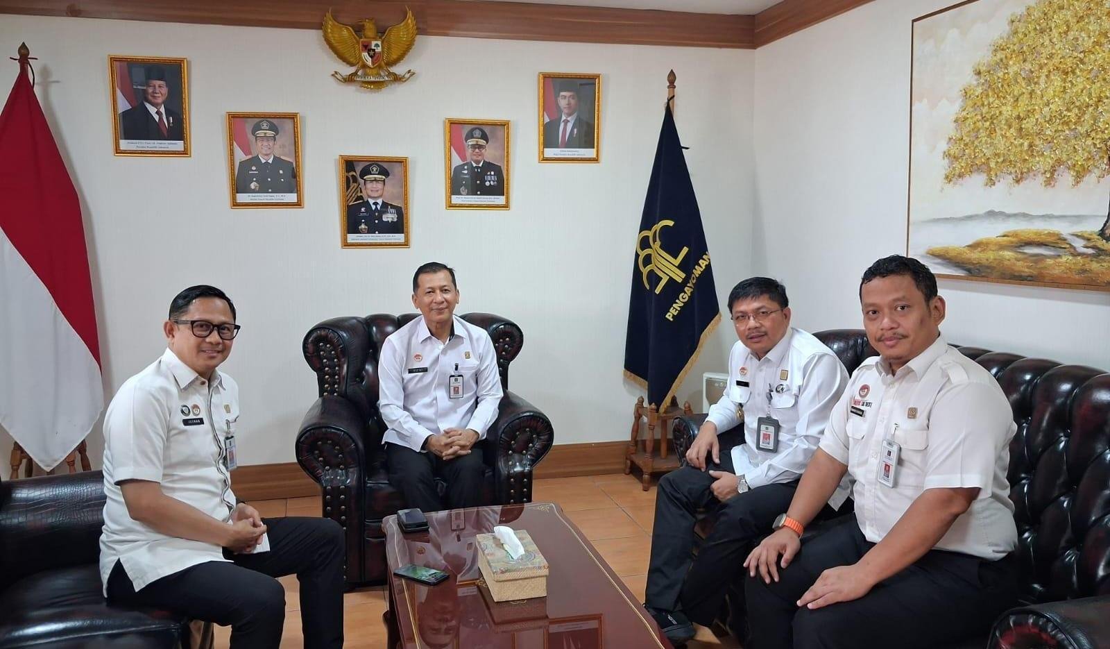 Kakanwil Kemenkum Kalbar saat audiensi bersama Pusdatin. Foto: Dok. Kanwil Kemenkum Kalbar