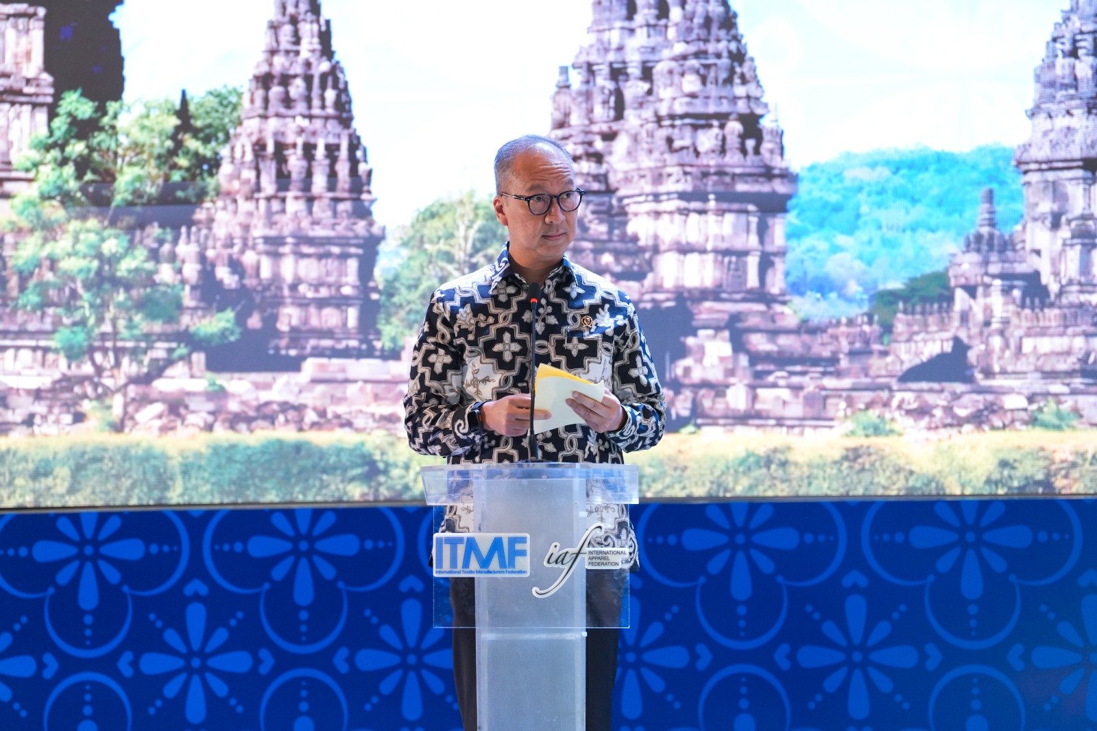 Menteri Perindustrian Agus Gumiwang Kartasasmita dalam forum dunia ITMF & IAF World Fashion Convention 2025 di Yogyakarta.