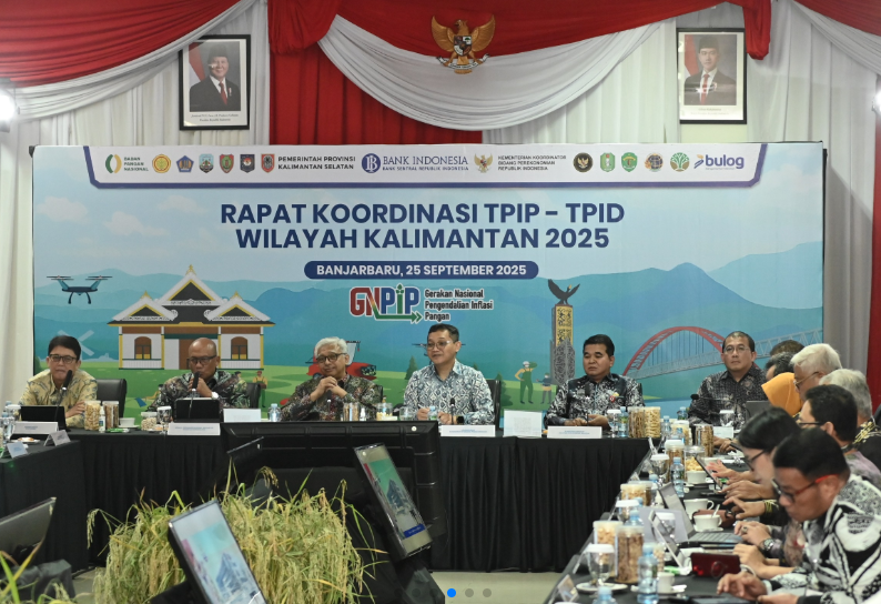 Rapat Koordinasi TPIP-TPID Wilayah Kalimantan membahas strategi pengendalian inflasi pangan, percepatan swasembada, dan sinergi antar daerah, Kamis (25/09/2025) di Banjarbaru, Kalimantan Selatan.