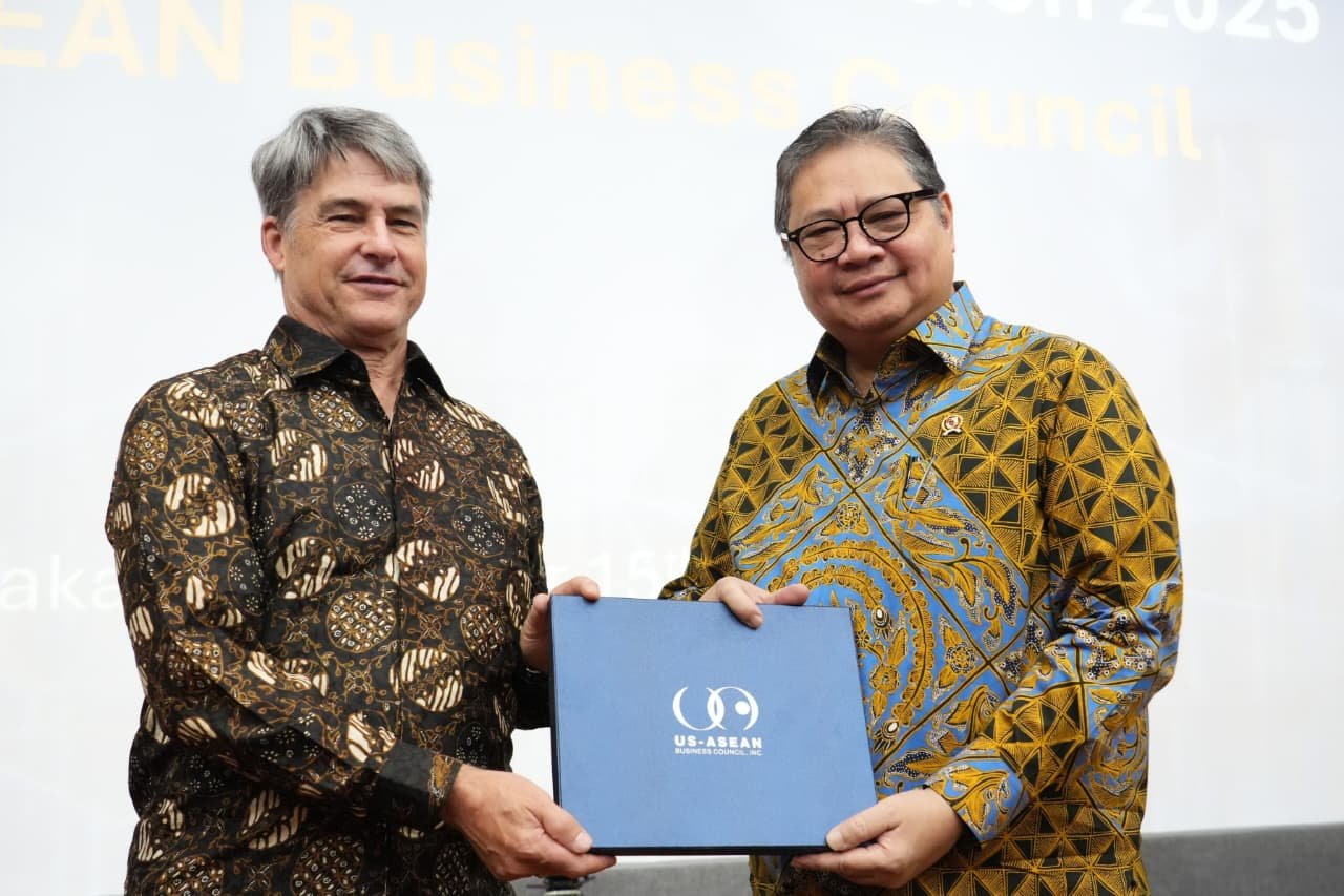 Menteri Koordinator Bidang Perekonomian Airlangga Hartarto menerima kunjungan delegasi US - ASEAN Business Council (US-ABC) di Jakarta, Rabu (15/10).