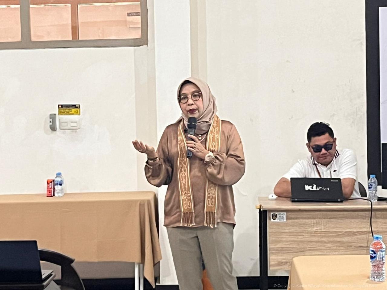 Kadiv Layanan Hukum Kanwil Kemenkum Kalbar, Farida. Foto: Dok. Kanwil Kemenkum Kalbar