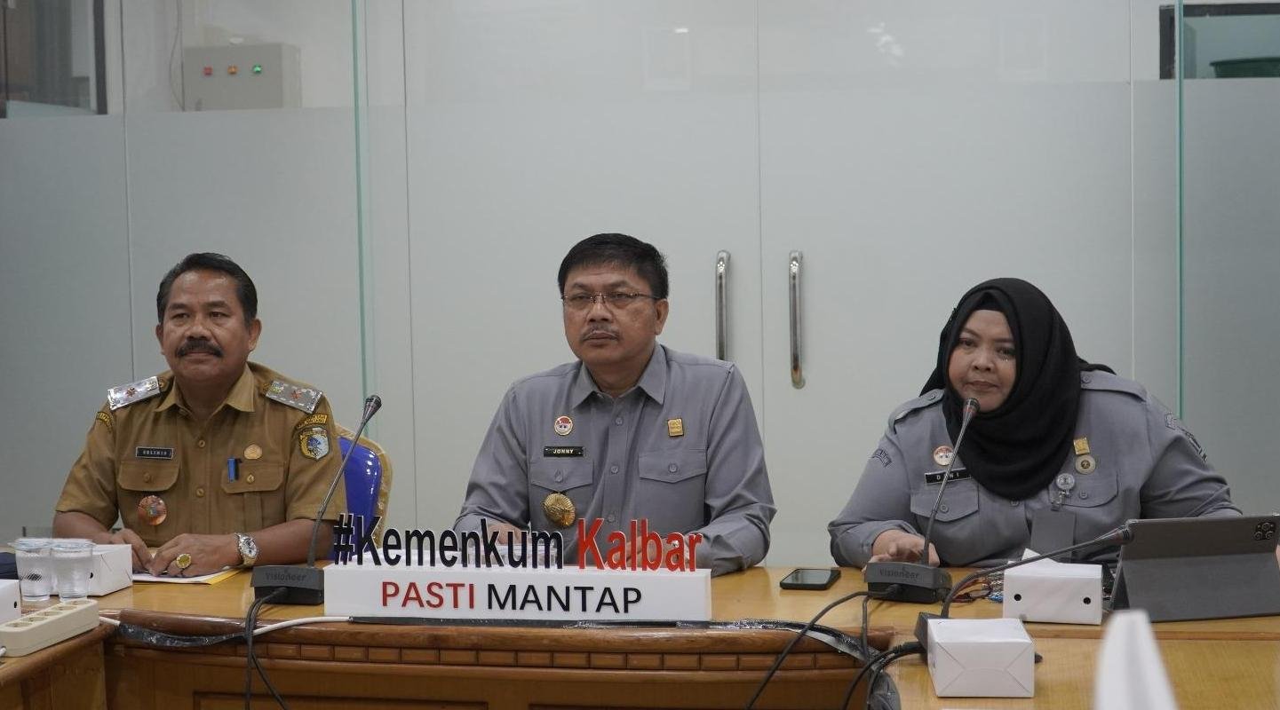 Tim Kanwil Kemenkum Kalbar bersama Pemkab Sintang. Foto: Dok. Kanwil Kemenkum Kalbar