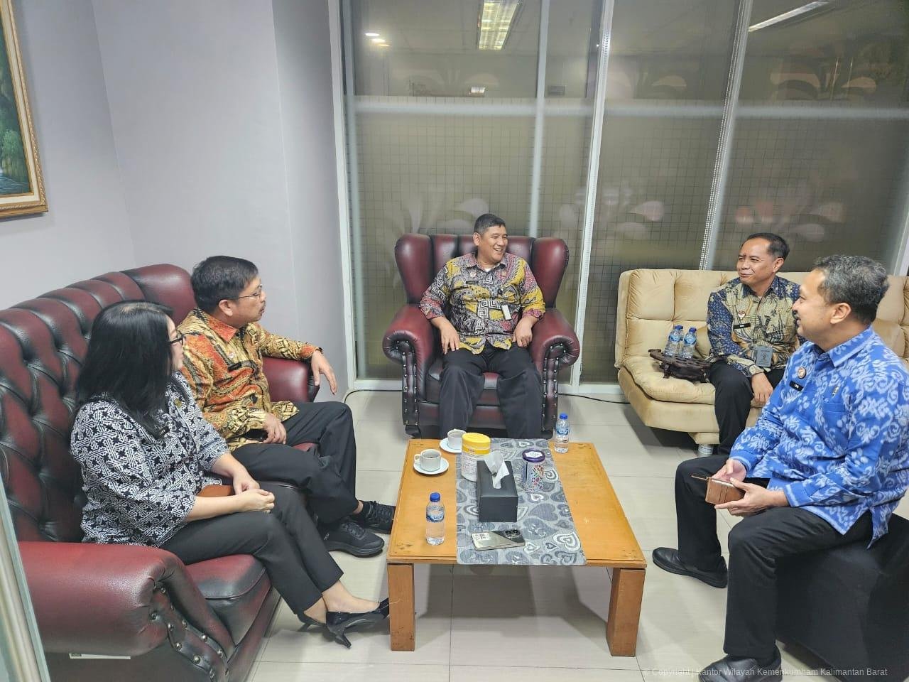Tim Kanwil Kemenkum Kalbar saat bertemu dengan tim BSK di Jakarta. Foto: Dok. Kanwil Kemenkum Kalbar