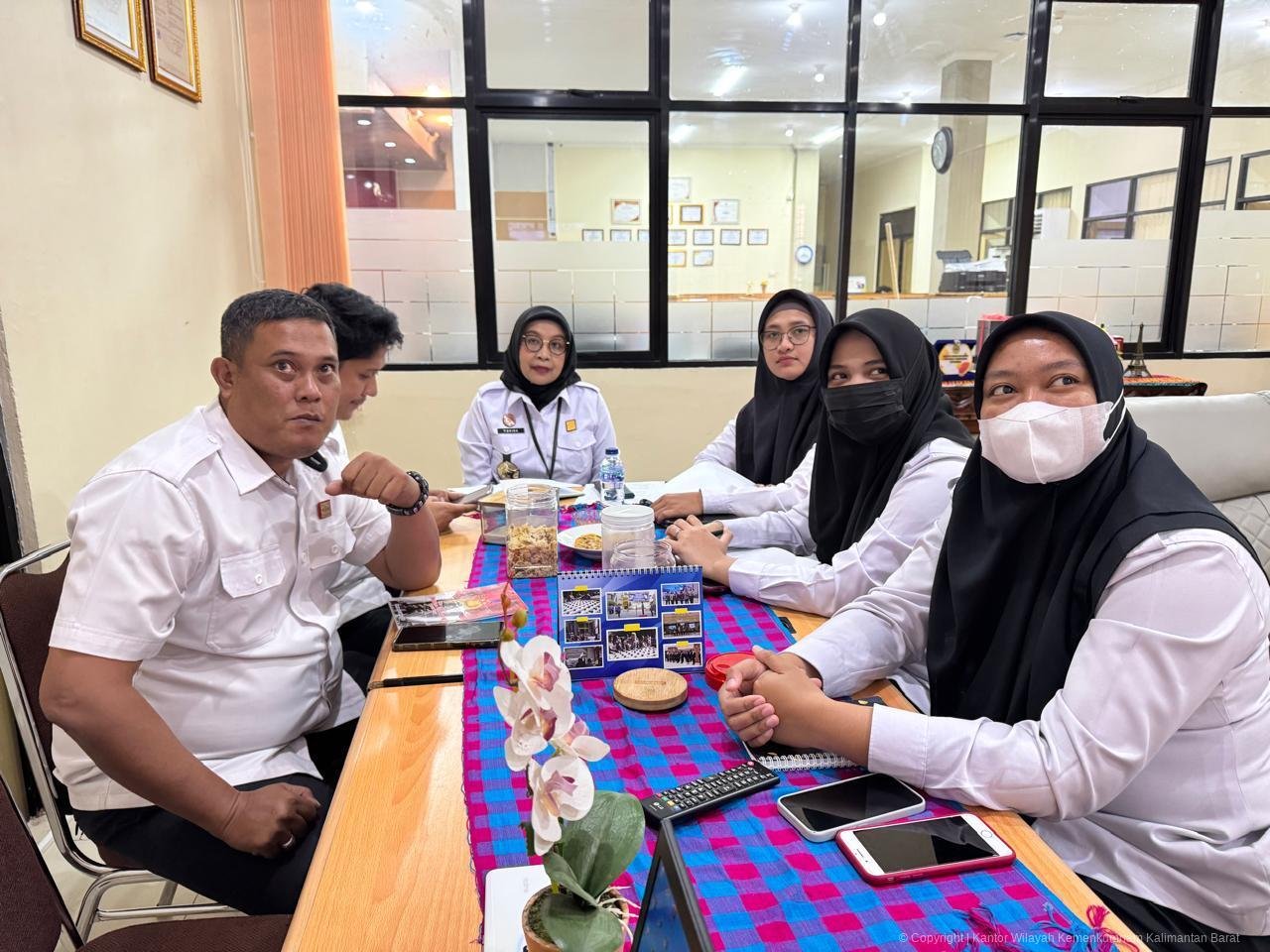 Tim Kanwil Kemenkum Kalbar saat ikuti rapat bersama Menteri Hukum