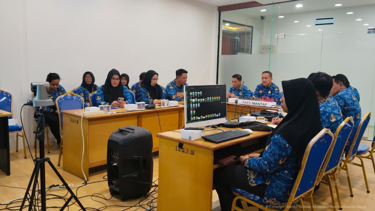 Tim Kanwil Kemenkum Kalbar saat gelar rapat persiapan posbankum.