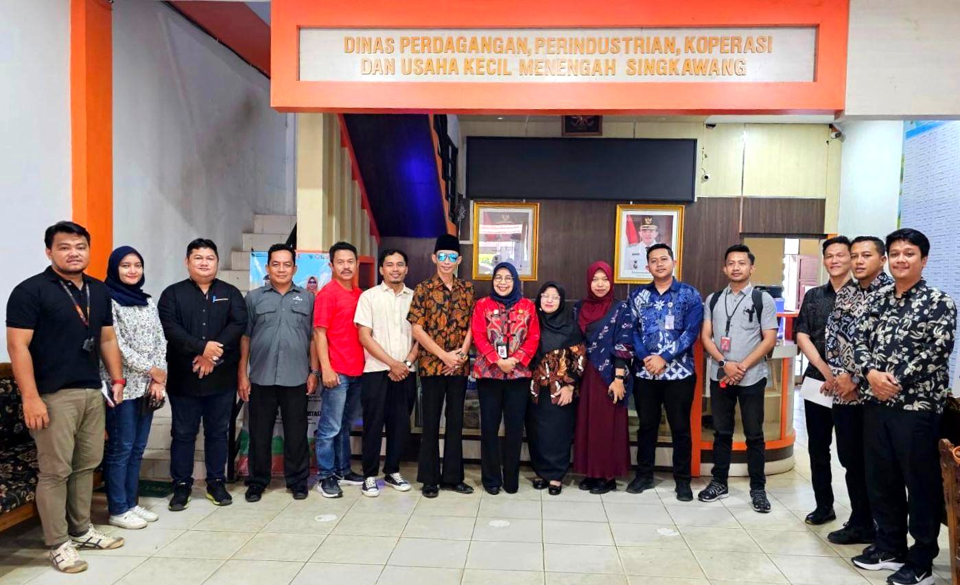 Tim Kanwil Kemenkum Kalbar dan Disperindagkop Singkawang. Foto: Dok. Kanwil Kemenkum Kalbar