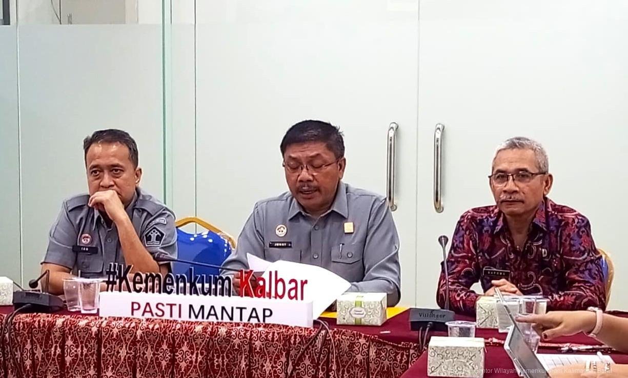 Tim Kanwil Kemenkum Kalbar saat rapat dengan Pemkab Sintang