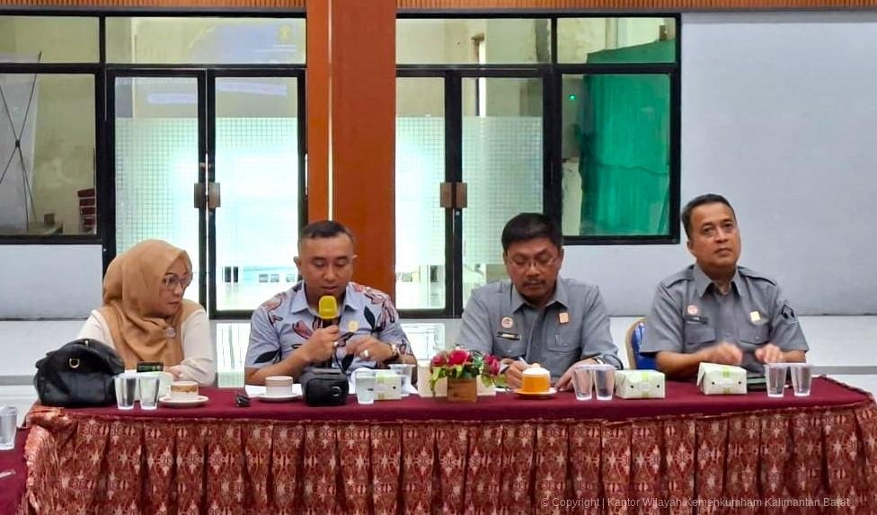 Tim Kemenkum Kalbar saat koordinasi bersama Pemkot Singkawang
