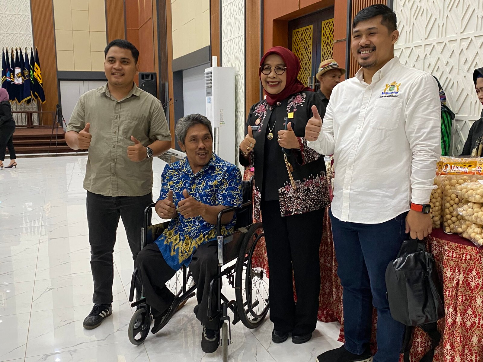 Foto bersama Kadiv Yankum Kemenkum Kalbar dan parapreneur. Foto: Yulia Ramadhiyanti/klikwartaku