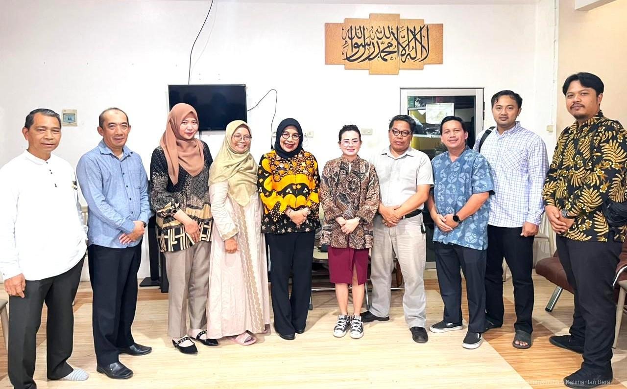 Foto bersama para notaris Sambas. Foto: Dok. Kanwil Kemenkum Kalbar