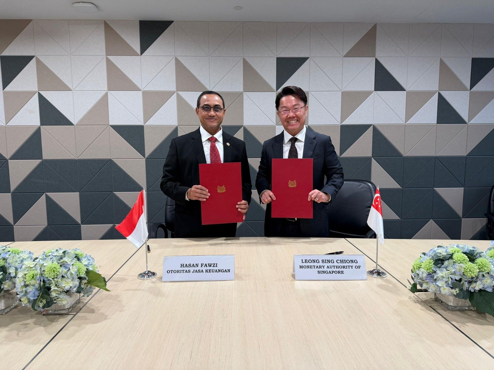 Otoritas Jasa Keuangan (OJK) dan Monetary Authority of Singapore (MAS) memperbarui komitmen kerja sama dalam pengembangan bidang FinTech.