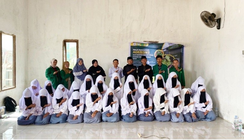 Foto bersama usai sosialisasi pembuatan kompos. Foto: Dok. Istimewa