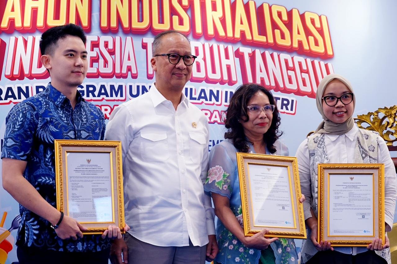 Menteri Perindustrian Agus Gumiwang Kartasasmita dalam sambutannya pada acara Cosmetic Day 2025 di Jakarta, Rabu (5/11).