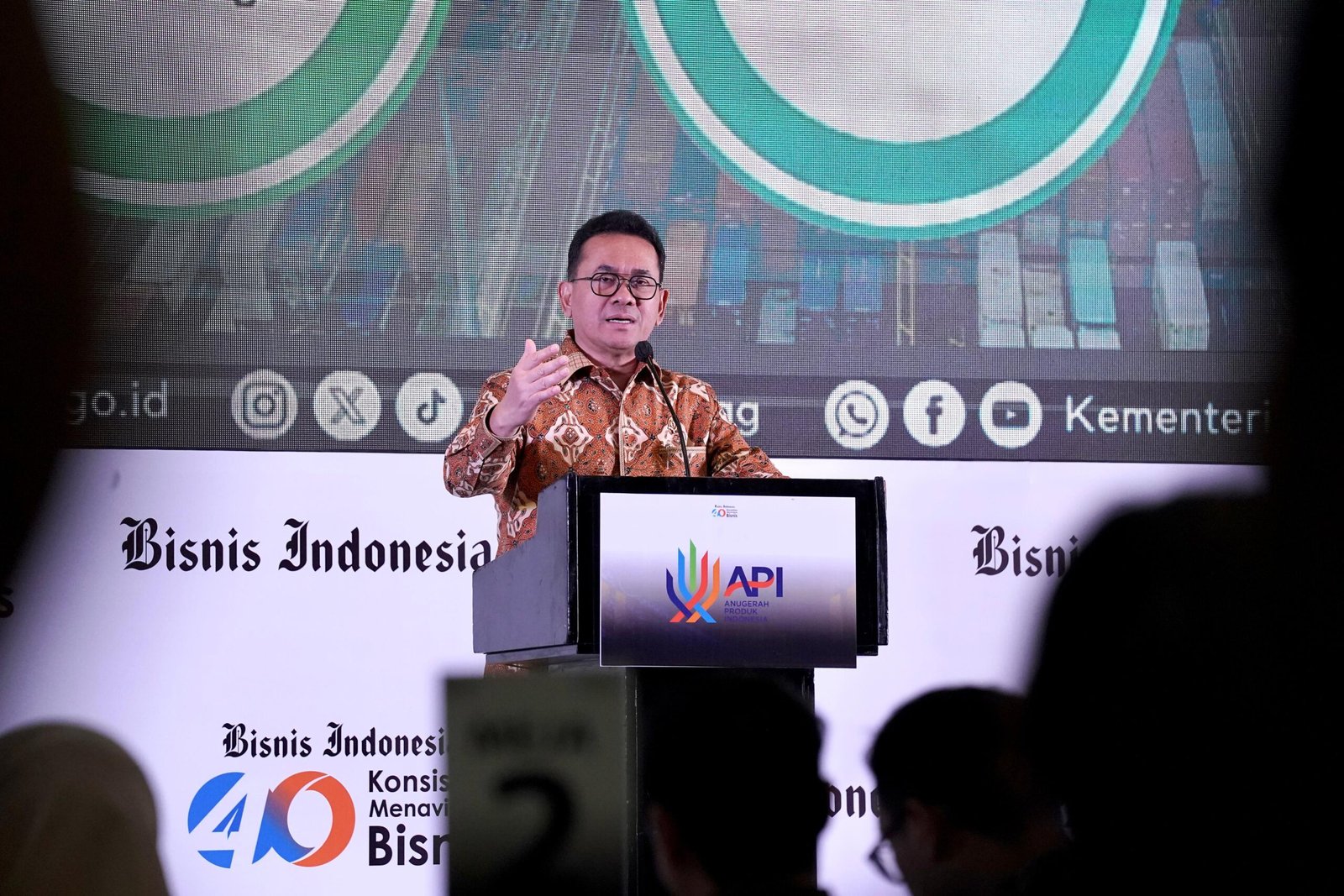 enterI Perdagangan, Budi Santoso menghadiri Anugerah Produk Indonesia 2025 oleh Bisnis Indonesia di Jakarta, Selasa (11 Nov).