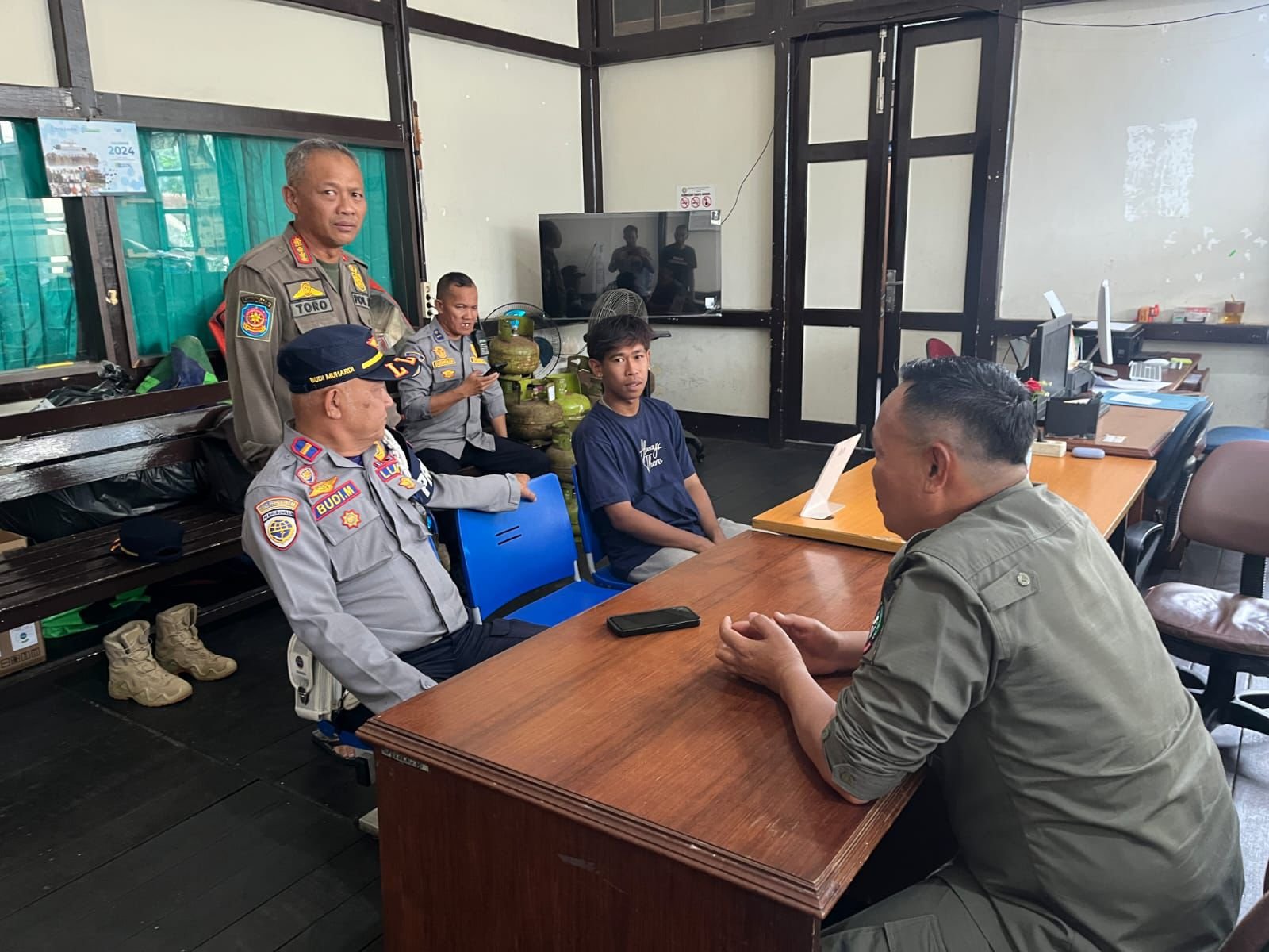 Juru parkir liar saat diamankan Dishub Pontianak. Foto: Dok. Dishub Pontianak