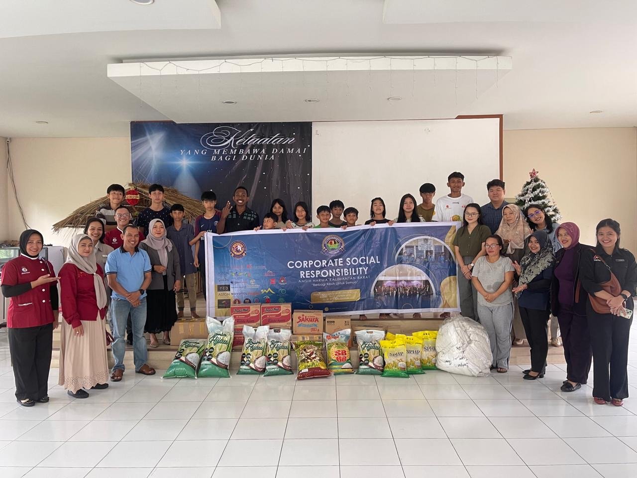Foto bersama AMSIH – HHRMA dan anak panti asuhan. Foto: Dok. Istimewa