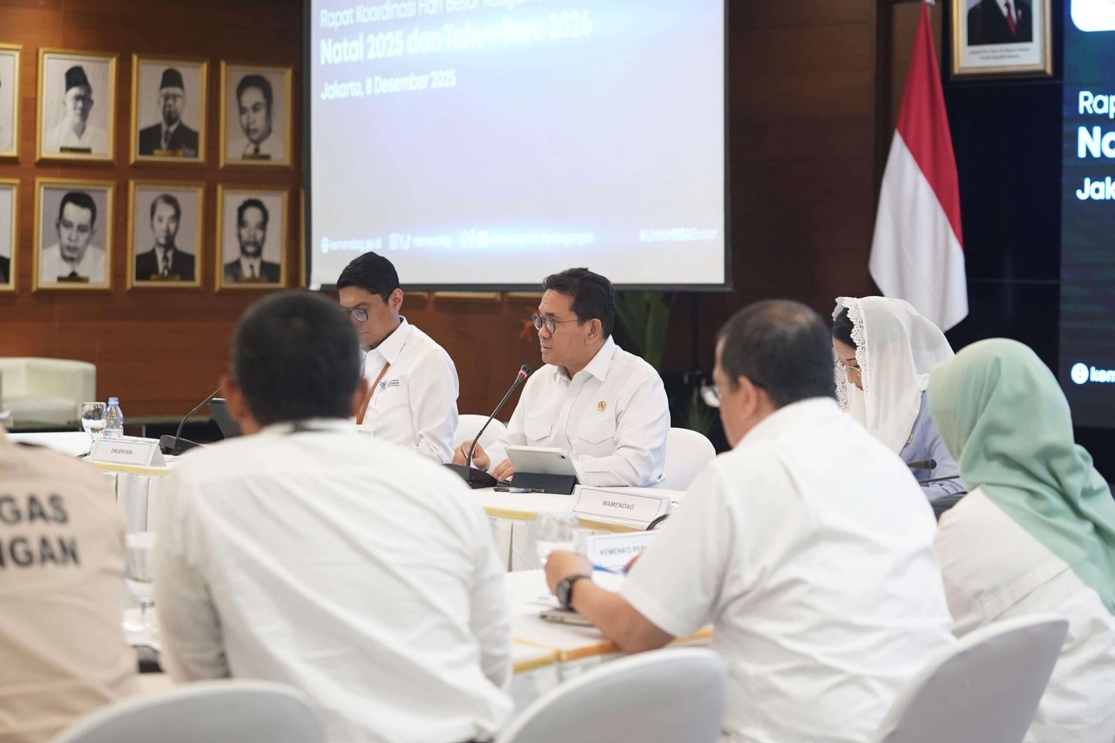 Menteri Perdagangan, Budi Santoso bersama Wakil Menteri Perdagangan, Dyah Roro Esti memimpin Rapat Koordinasi Hari Besar Keagamaan Nasional dan Tahun Baru 2026 di Kantor Kementerian Perdagangan, Jakarta, Senin (8 Des).