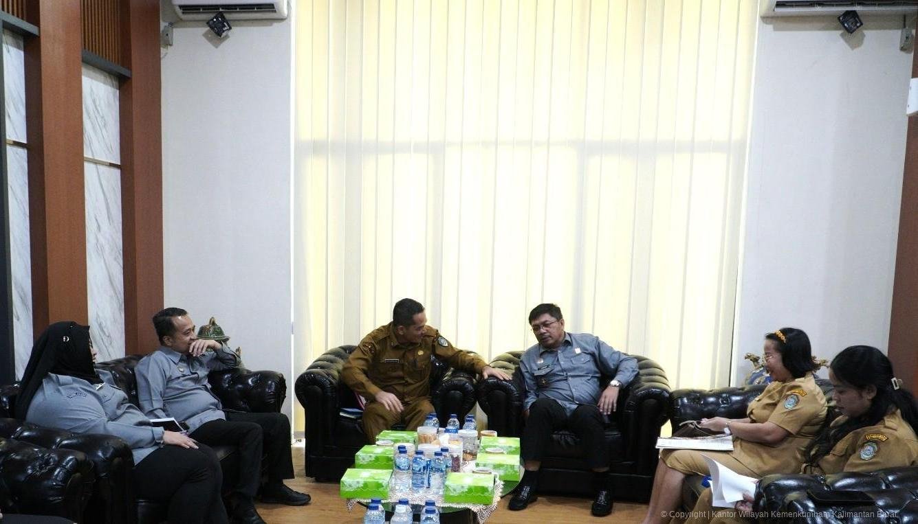 Sekda Landak saat bertemu dengan Kakanwil Kemenkum Kalbar. Foto: Dok. Kanwil Kemenkum Kalbar