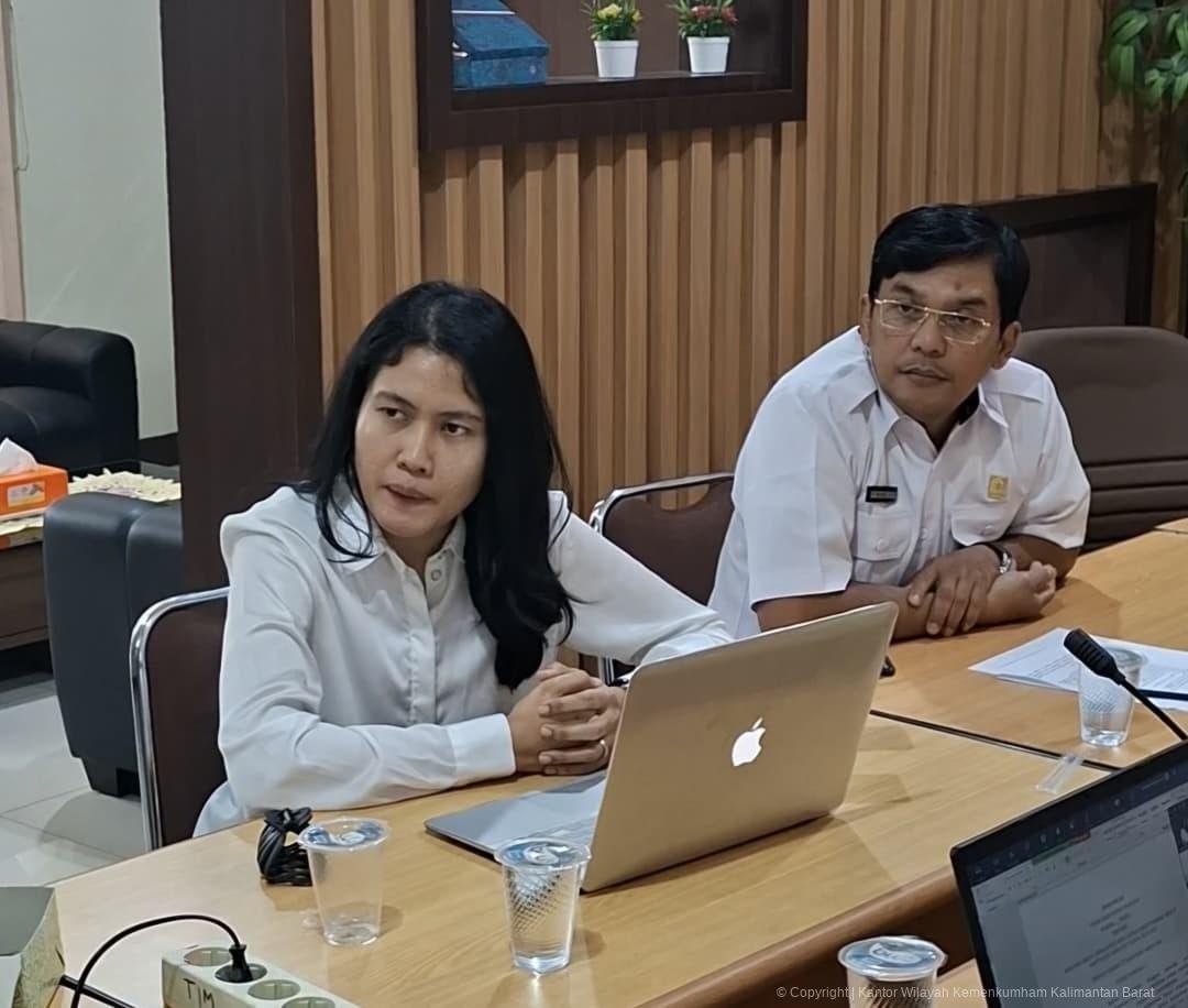 Tim Pemkab Sanggau saat bahas Raperbup