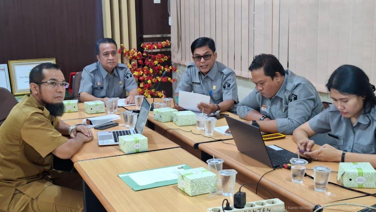 Tim Pemkot Singkawang saat menggelar rapat bersama Kemenkum Kalbar