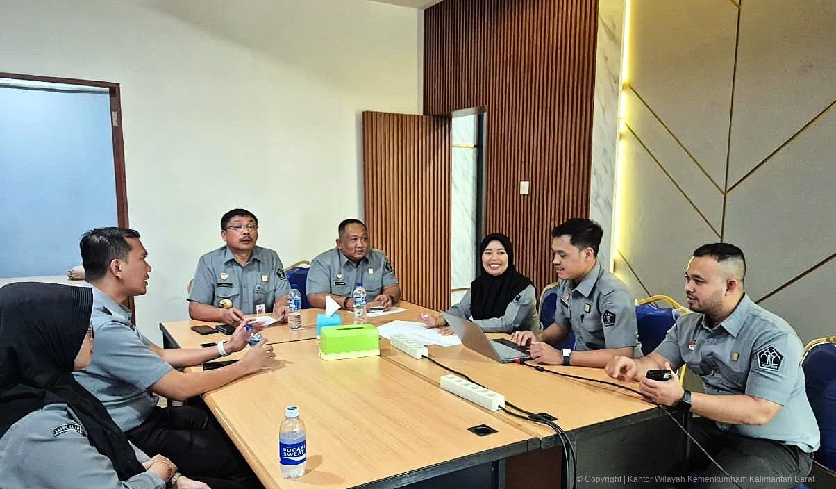 Kakanwil Kemenkum Kalbar saat pimpin rapat tindak lanjuti temuan BPK