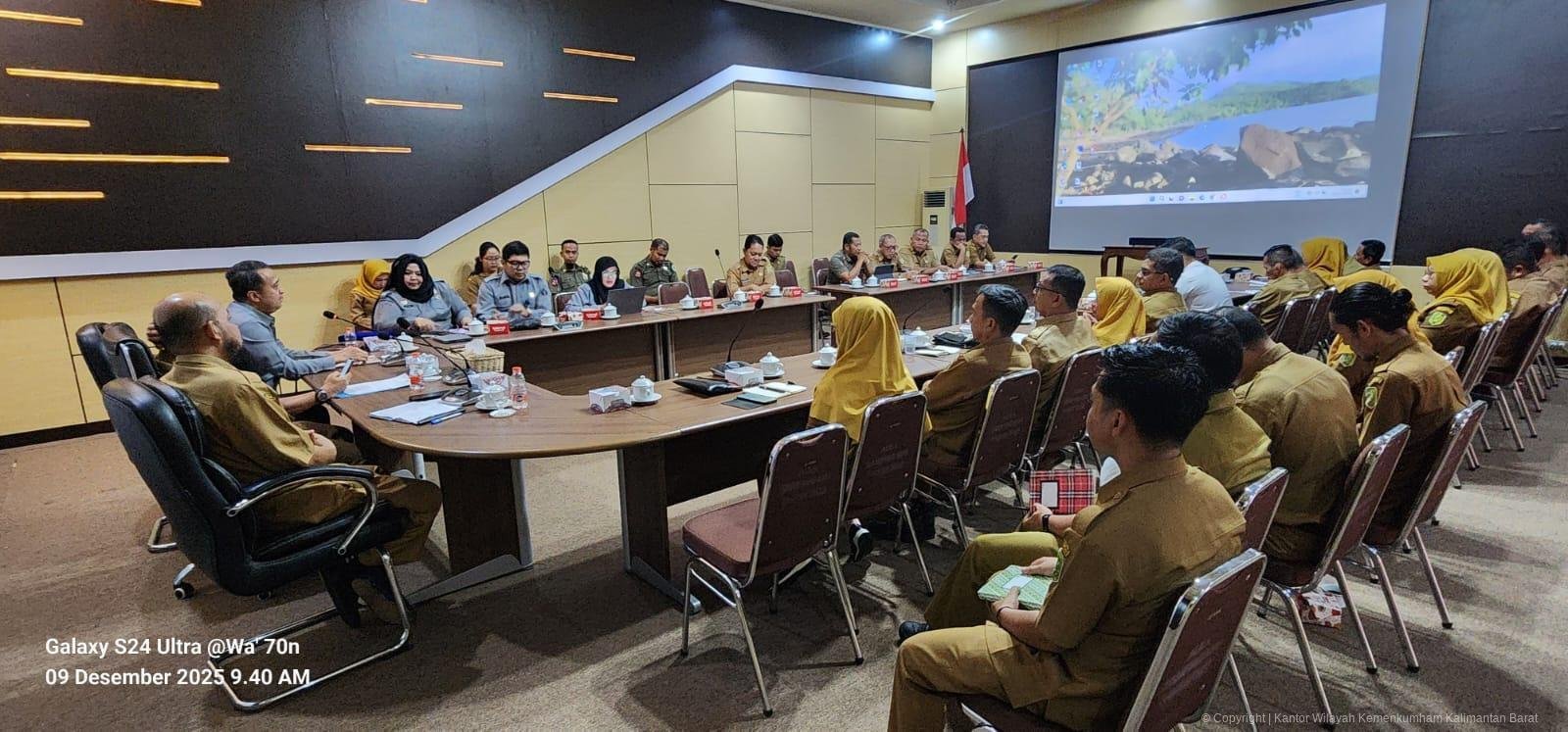 Rapat harmonisasi reguasi daerah Pemkab Sambas dan Kemenkum Kalbar