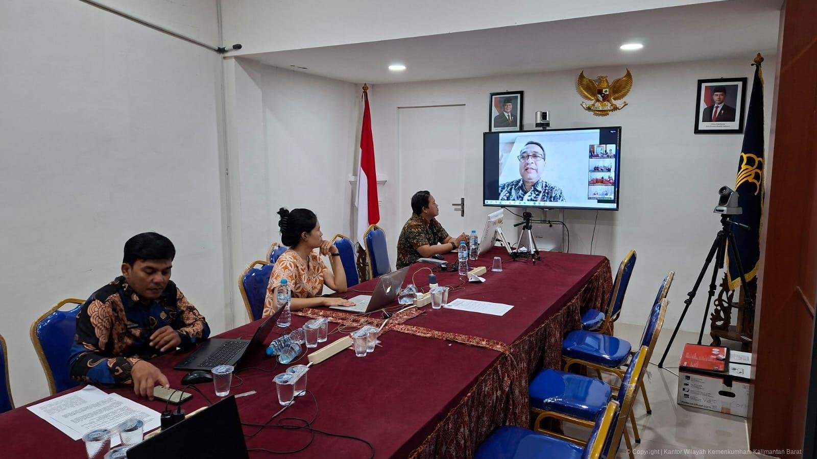 Pemkab Sanggau saat rapat bersama Kemenkum Kalbar