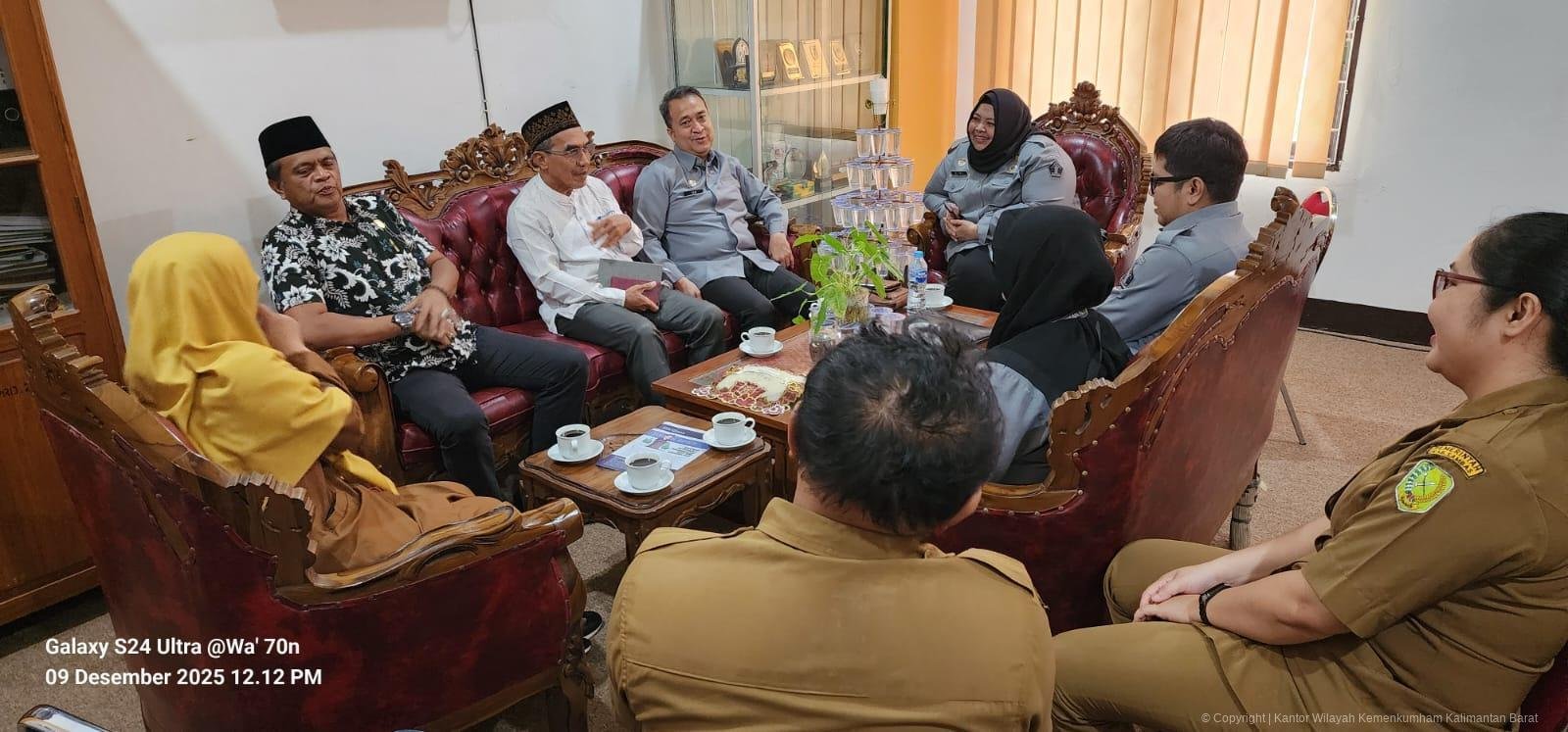 DPRD Sambas saat bertemu dengan Kemenkum Kalbar
