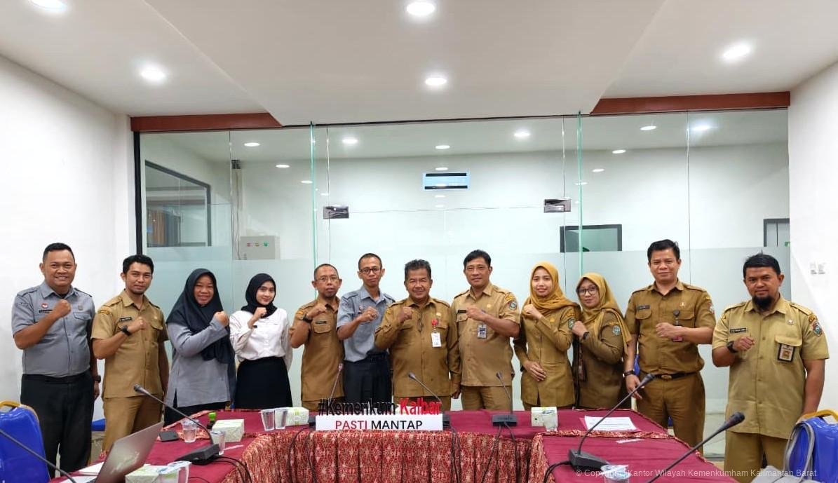Pemkab Mempawah foto bersama tim Kemenkum Kalbar