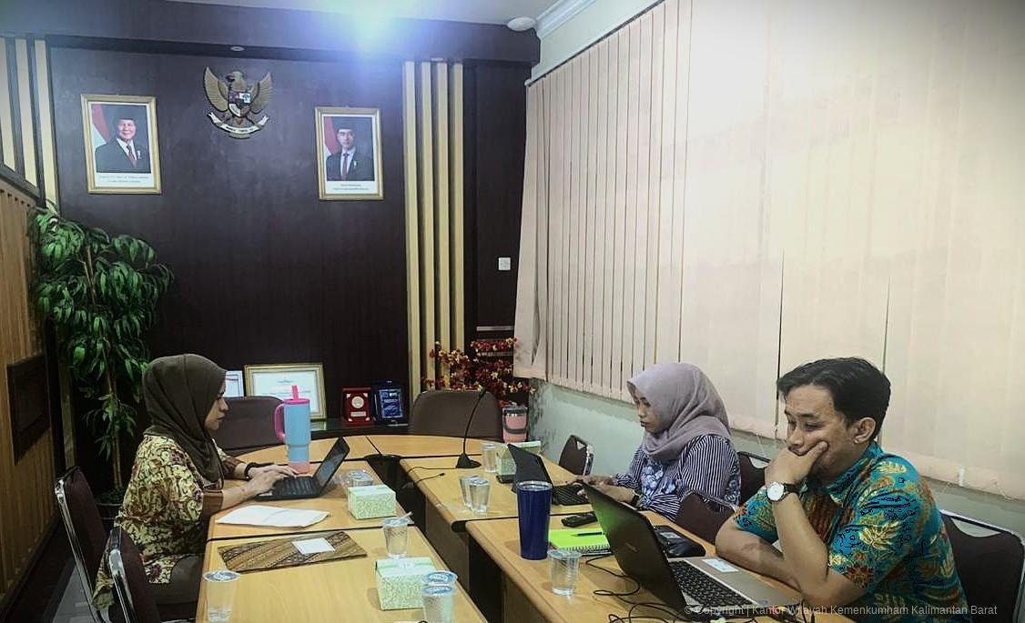 Pemkab Sanggau saat lakukan harmonisasi pergub bersama Kemenkum Kalbar