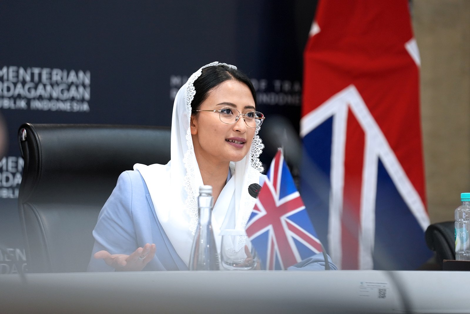 Wakil Menteri Perdagangan, Dyah Roro Esti melakukan pertemuan bilateral secara virtual dengan Menteri Perdagangan Inggris, Sir Chris Bryan di Kantor Kementerian, Jakarta, Senin (8 Des).