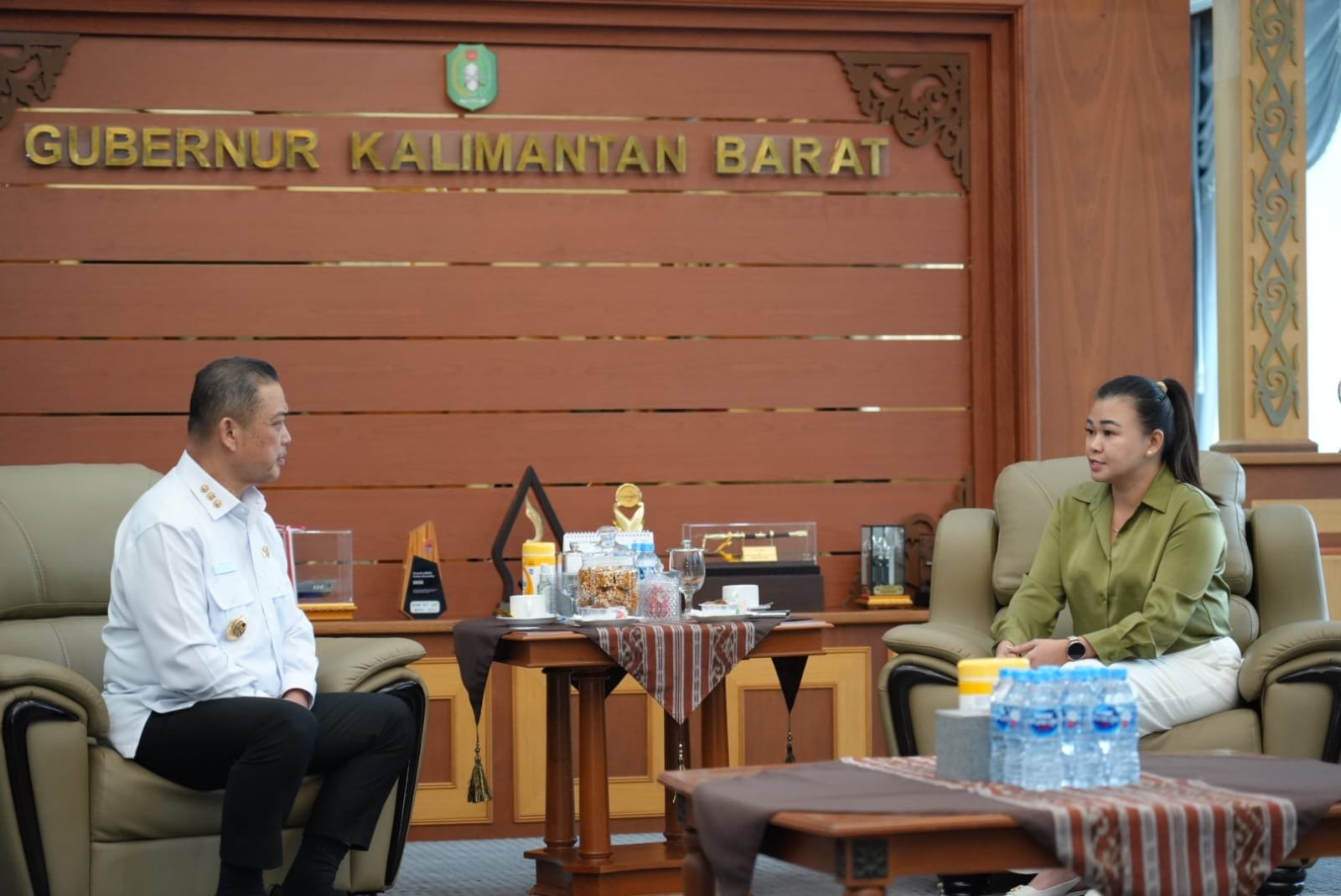 Gubernur Kalbar saat menerima investor dari China. Foto: Dok. Adpim Pemprov Kalbar
