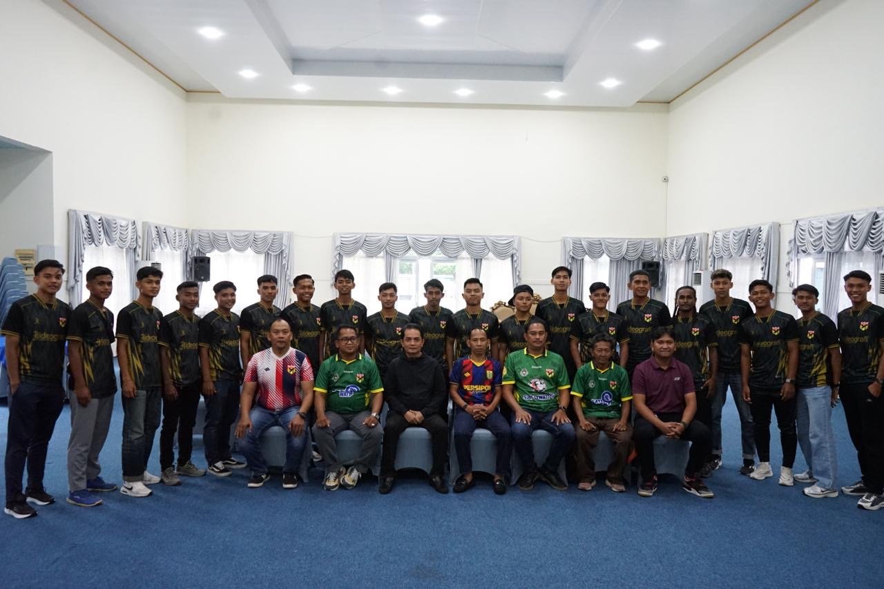 Foto bersama Wakil Wali Kota Pontianak dan Persipon. Foto: Dok. Prokopim Pemkot Pontianak