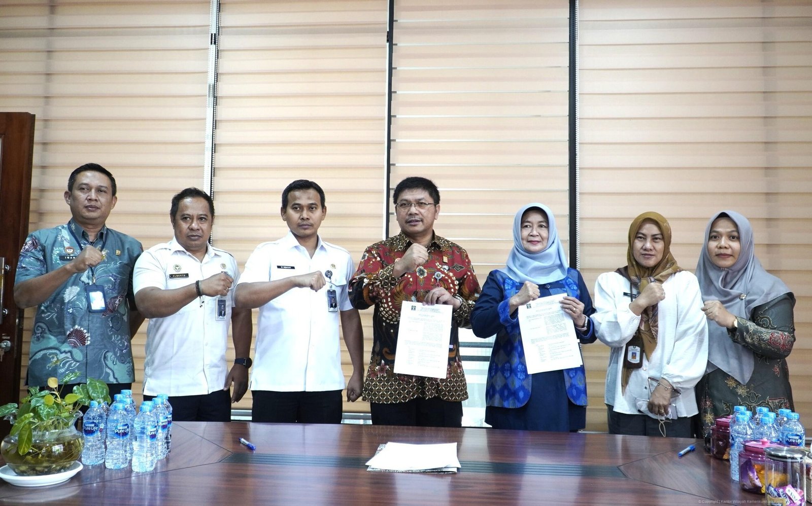Kakanwil Kemenkum Kalbar saat serah terima gedung eks ESDM ke Pemprov Kalbar