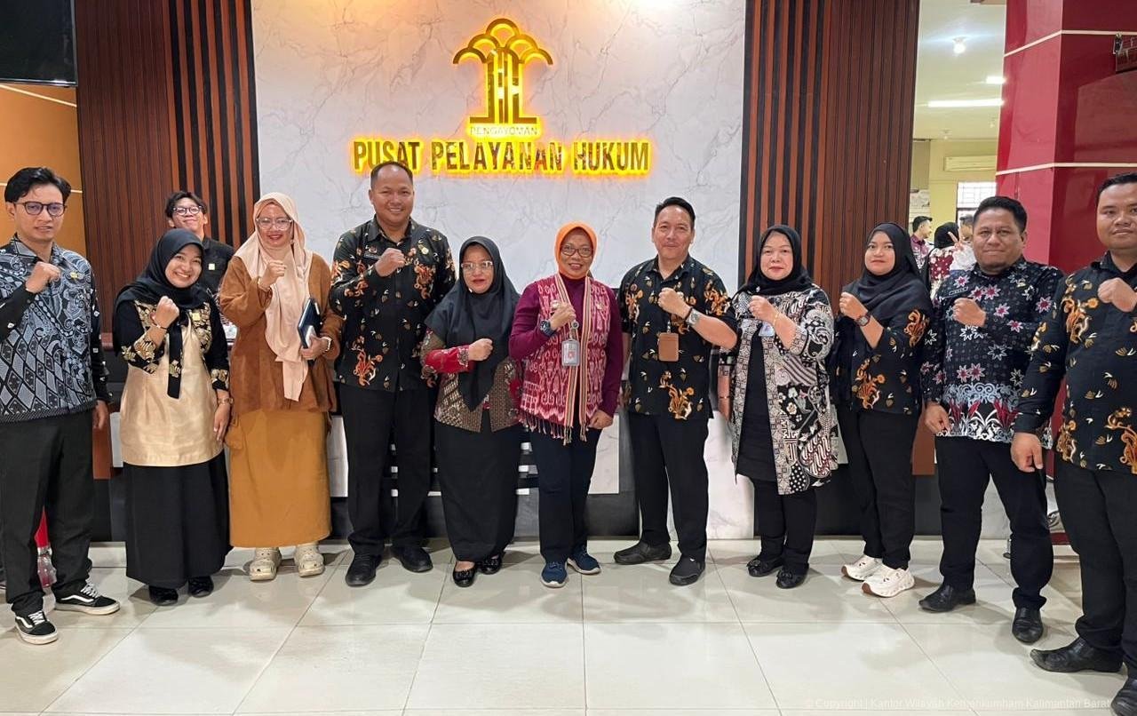 DPRD Sanggau berfoto bersama Kemenkum Kalbar