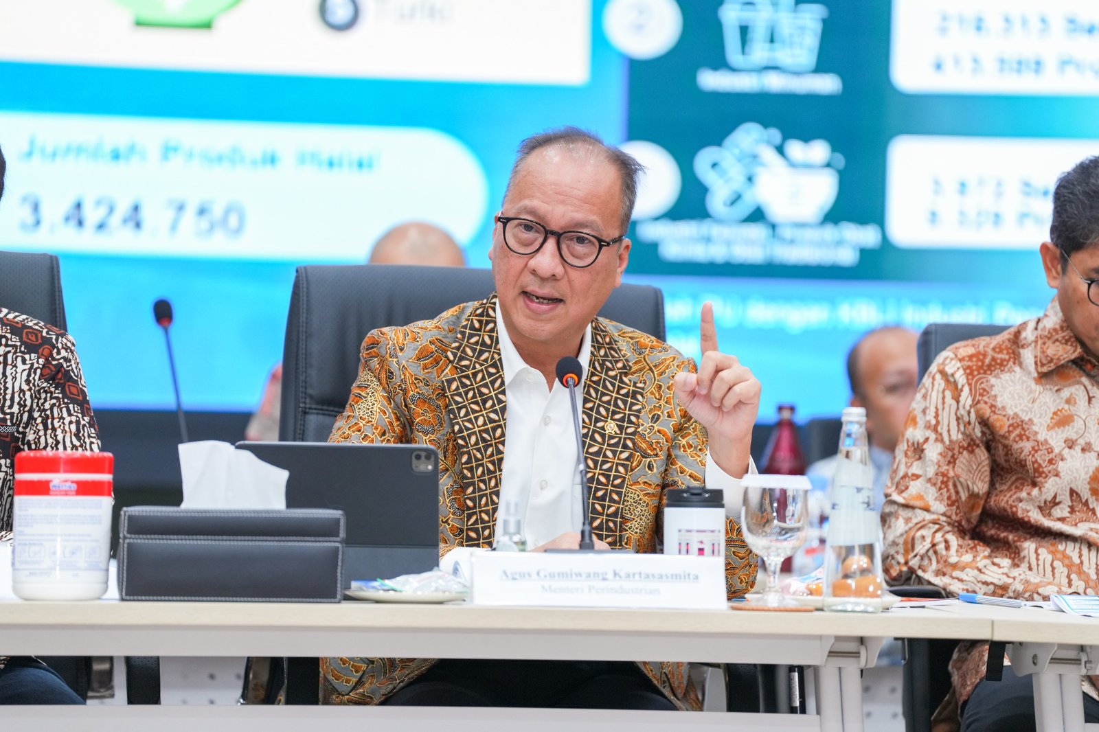 Menperin pada Konferensi Pers Kinerja Industri Manufaktur Tahun 2025 dan Outlook Industri Manufaktur 2026 di Jakarta, Rabu (31/12).