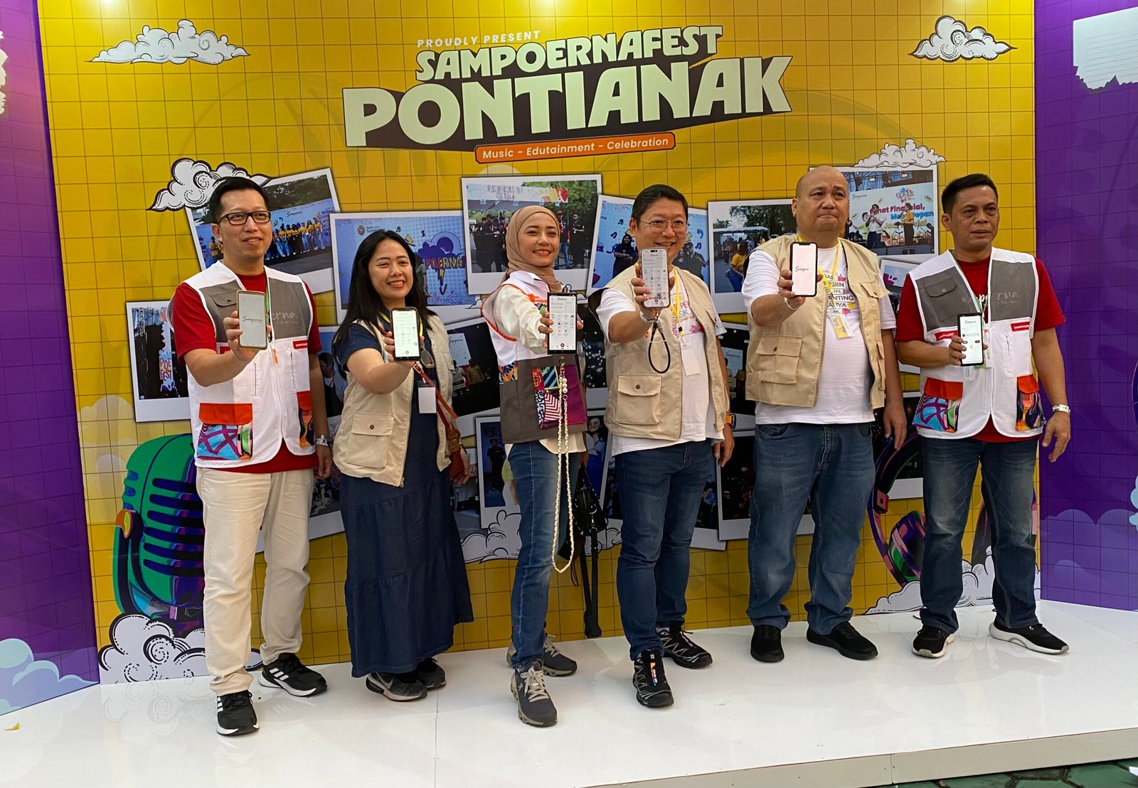 Jajaran management Bank Sampoerna berfoto bersama di Sampoernafest Pontianak. Foto: Yulia Ramadhiyanti/hipontianak